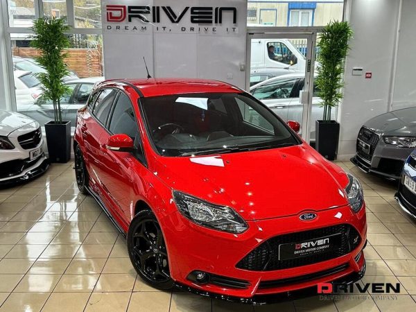 STUNNING! FORD FOCUS ST 2 TURBO 5DR + RECAROS + KIT + FSH + FREE DELIVERY !